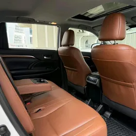 Toyota Highlander 2019