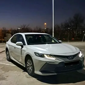 Toyota Camry 2021