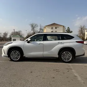 Toyota Highlander 2021