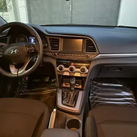 Hyundai Elantra 2019