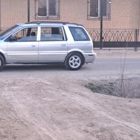 Mitsubishi Chariot 1997