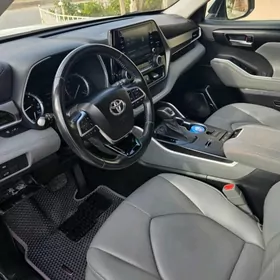 Toyota Highlander 2021