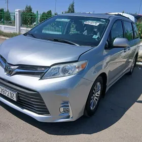 Toyota Sienna 2019