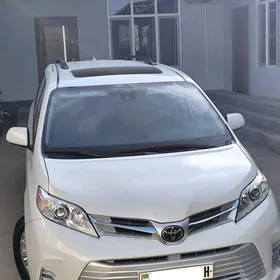 Toyota Sienna 2019