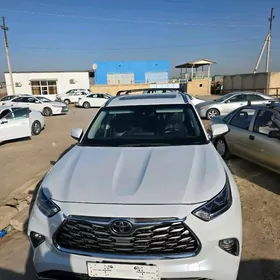 Toyota Highlander 2021