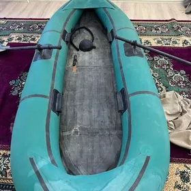 Лодка на вёслах