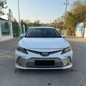 Toyota Camry 2021
