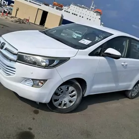 Toyota Innova 2021
