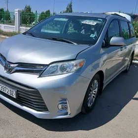 Toyota Sienna 2019