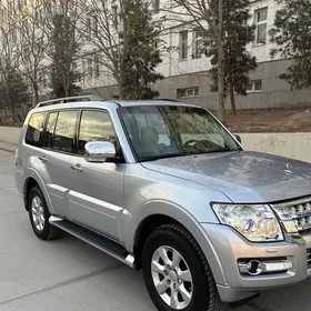 Mitsubishi Pajero 2015