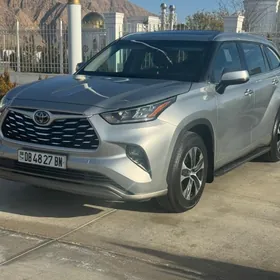 Toyota Highlander 2021