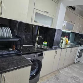 mebel kuhnya stolik mikrowolno