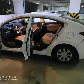 Hyundai Elantra 2019