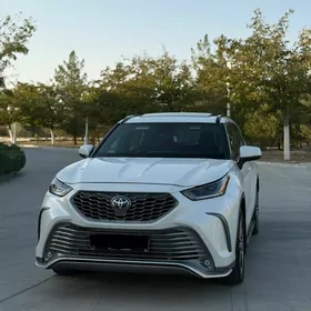 Toyota Highlander 2021