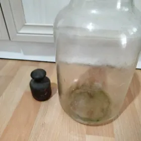 5 литровая банка и 1кг.гира