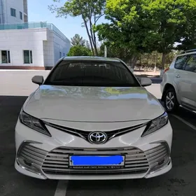 Toyota Camry 2019