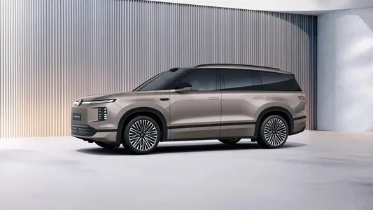 Volkswagen we SAIC uly ID. Era 9X gibrid krossoweriniň jikme-jikliklerini mälim etdiler