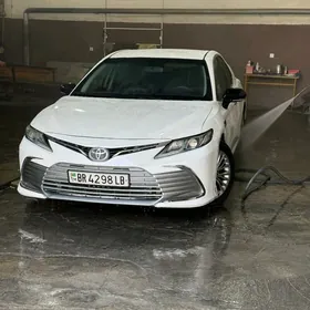 Toyota Camry Hybrid 2021