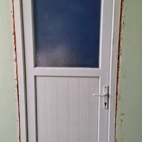 Дверь пластиковая