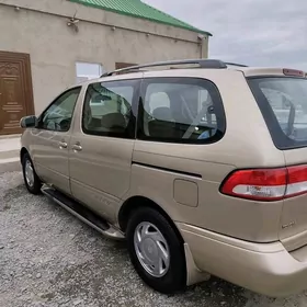 Toyota Sienna 2002