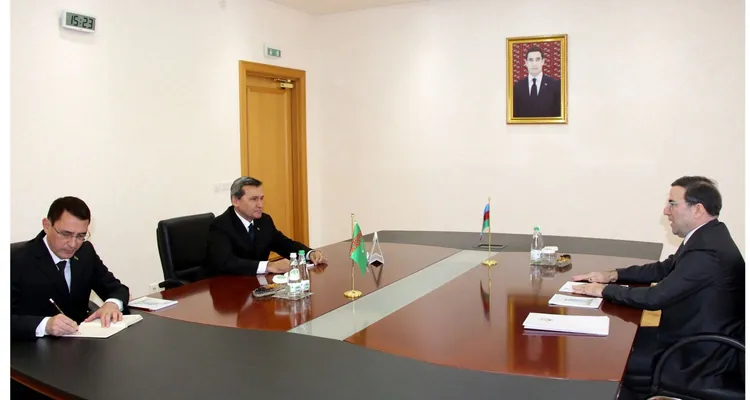 Raşid Meredow Azerbaýjanyň ilçisi bilen 2026-njy ýyl üçin ýyl üçin meýilleşdirilen çäreleri maslahatlaşdy