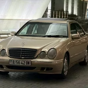 Mercedes-Benz E320 2001