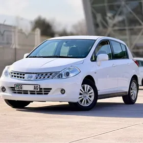 Nissan Tiida 2010