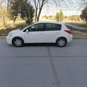 Nissan Versa 2011