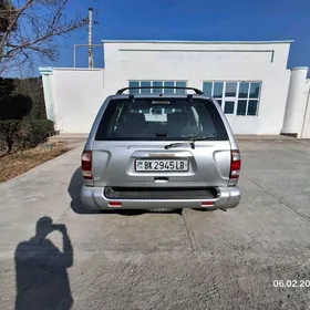 Nissan Pathfinder 2000