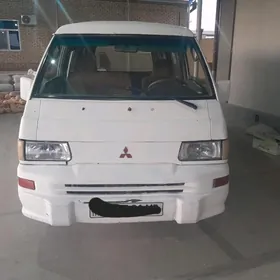 Toyota Hiace 2000