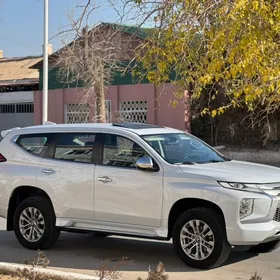 Mitsubishi Pajero 2020