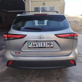 Toyota Highlander 2021