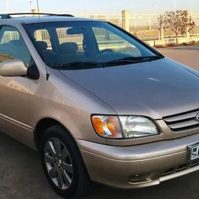 Toyota Sienna 2002