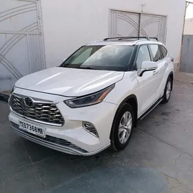 Toyota Highlander 2021