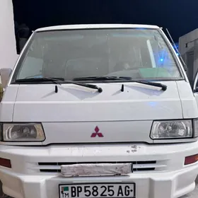 Mitsubishi L300 2005