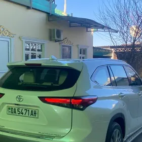 Toyota Highlander 2022