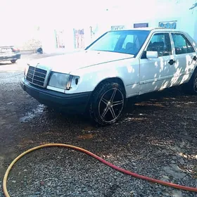 Mercedes-Benz 300E 1990