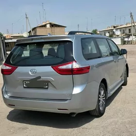 Toyota Sienna 2019