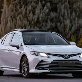Toyota Camry 2021