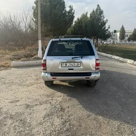 Nissan Pathfinder 2000
