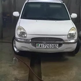 Daihatsu Sirion 2004