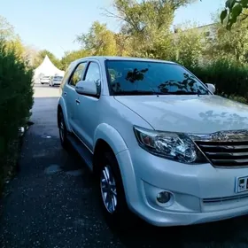 Toyota Fortuner 2013