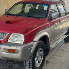 Mitsubishi L200 2005