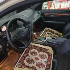 Mercedes-Benz C300 2011