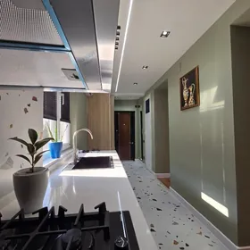 центр 2комн 1эт со двором