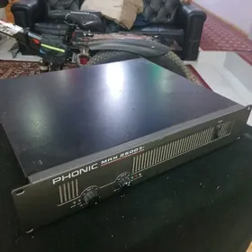 phonik max 2500yamaha7000