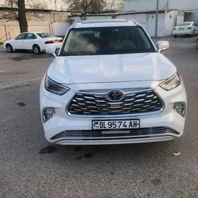 Toyota Highlander 2021