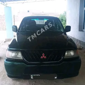 Mitsubishi Montero Sport 2000