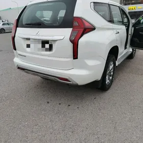 Mitsubishi Montero Sport 2022