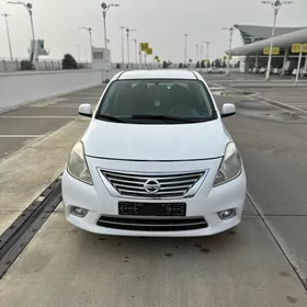 Nissan Versa 2012